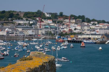 10. Guernsey: 80,42 år gammal