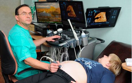 Obstetrician-gynekolog, ultraljud diagnostik läkare av högsta kategori, Yavorsky Yuri Tsezarevich, doktor med en arbetserfarenhet på 32 år