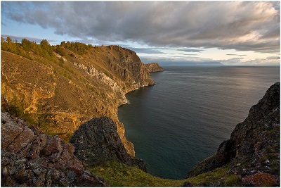 Vila på Baikal-sjön under hösten: till det okända djupet
